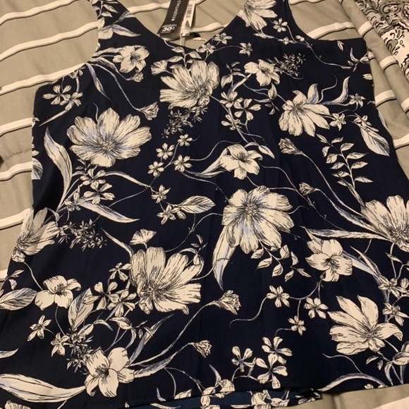 Bundle of Reitmans blouses $10 each or 4/$30 - Picture 5 of 7